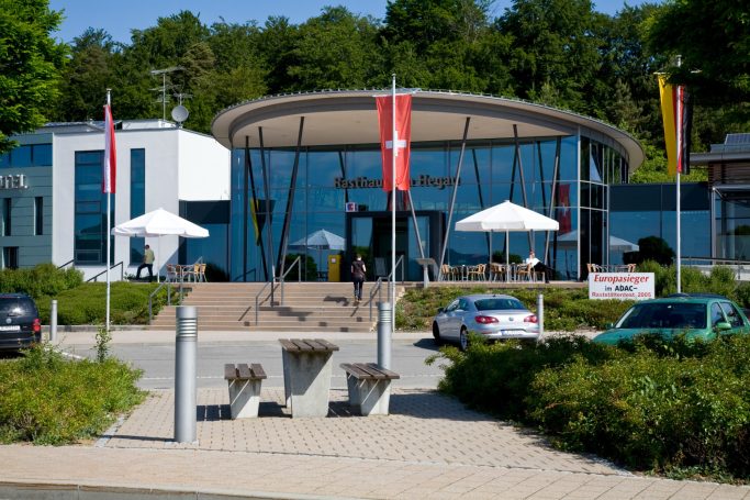 Rastanlage Im Hegau Ost mit imposantem Mittelbau